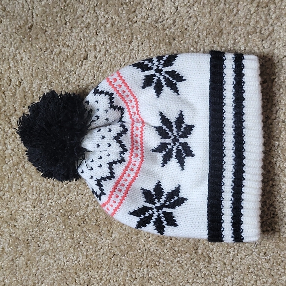 Forever 21 beanie with pom pom